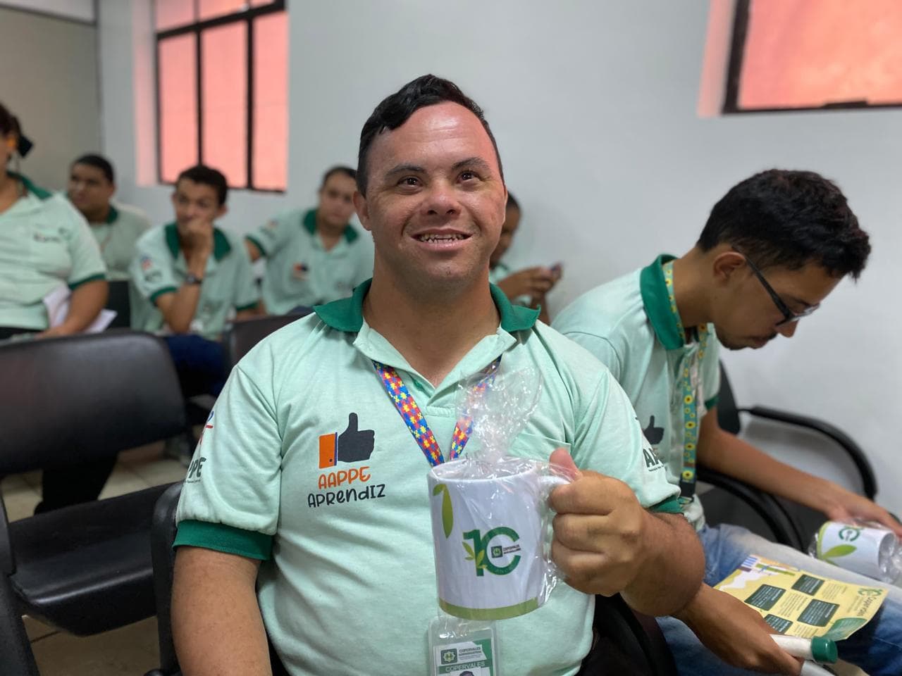 Pessoas utilizando dispositivos digitais